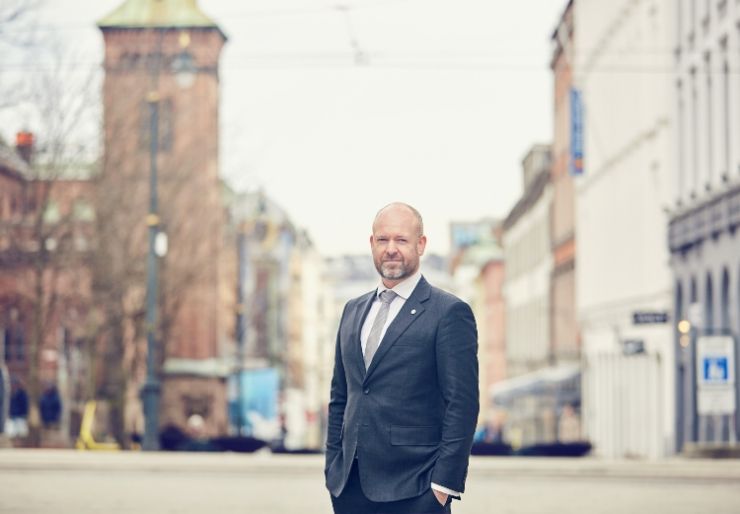 Frykter innleiereglene stanser vekst SMB Norge frykter at strenge innleieregler gjør det vanskeligere for mindre håndverksbedrifter å ta på seg større oppdrag. Organisasjonen støtter bemanningsforetakene som utfordrer staten i Borgarting lagmannsrett
