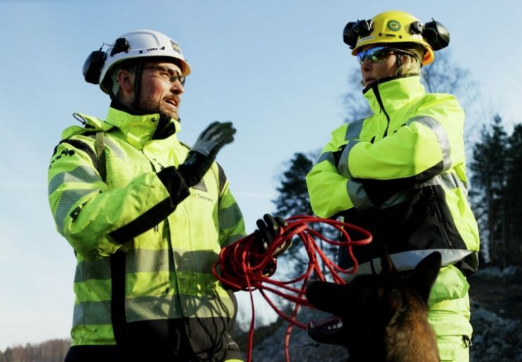 Anne-Gro Nilsen mistet broren i en sprengningsulykke. Et møte med hunden Hebbe gir håp om at andre kan slippe å oppleve det hun gjorde.