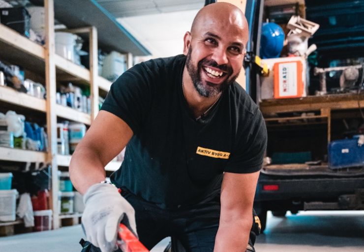 En «god norsk potet» Mustapha Er-Rachidi er en sprudlende, energisk murer som mer enn gjerne forteller om en spesiell reise fra varme Marokko til kalde Norge, med klart fokus på murerfaget hele veien.