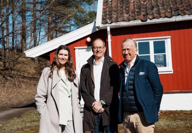 Peab kjøper Huseby-tomten Peab kjøper Huseby-tomten, regulert for 130 boliger, fra Höegh Eiendom og Arcanum Eiendom AS. Gjennom investeringen fortsetter Peab sin vekstambisjon i hovedstaden. Peab kjøper Huseby-tomten: Jannicke Mansika-Aanstad i Peab Eiendomsutvikling