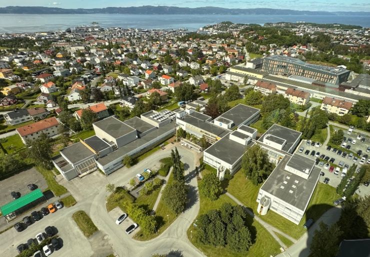 OBOS, Swiss Life Asset Managers og Rebus Midt-Norge AS har inngått avtale om kjøp av NRK-eiendommen på Tyholt i Trondheim.