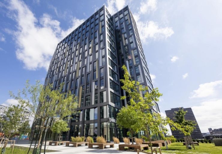 R8 kjøper Paralell av Skanska 