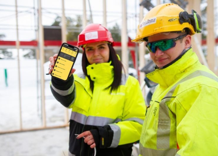 SmartDok samler alt i én app SmartDok har integrert Dokumentsenteret i sin nye app. Dermed får brukerne tilgang til tegninger, HMS-dokumentasjon og prosjektbeskrivelser i samme løsning som de bruker til timeregistrering, sjekklister og prosjektoppfølging.