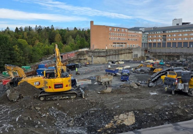 Consto bygger for 500 MNOK Consto signerte nylig ny hovedentreprisekontrakt med Helse Sør-Øst RHF for grunnarbeider ved Nye Rikshospitalet. Dette er den fjerde kontrakten Consto har vunnet i tilknytning til byggingen av det nye sykehuset.