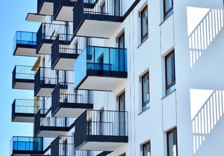 BBL: Færre tror på økte boligpriser NBBLs Boligmarkedsbarometer viser at renteoppgangen demper, men ser ikke ut til å kneble nordmenns tro på videre boligprisoppgang