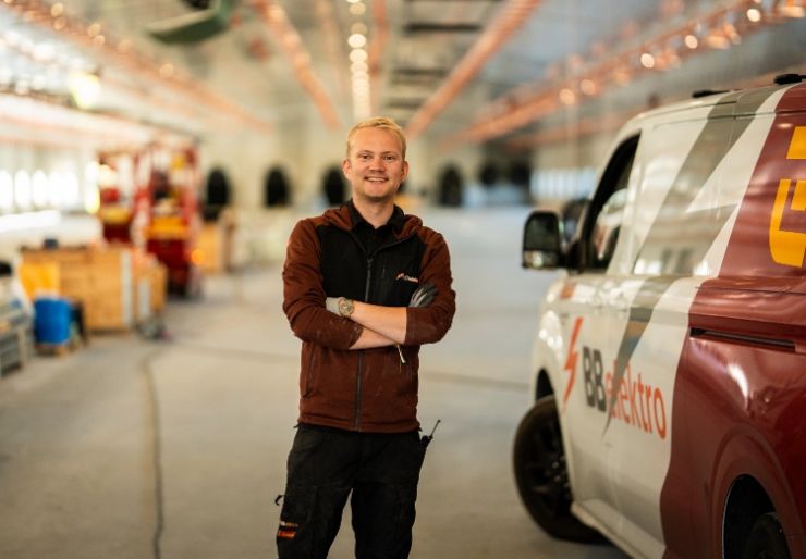BB Elektro søker flere: – Vi har nok av jobb BB Elektro søker enda en elektriker til laget i Ryfylke. Her får du varierte arbeidsdager, ansvar, frihet til å påvirke egen hverdag og for riktig person kan medeierskap bli aktuelt på sikt.