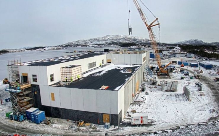 Handler lokalt for 830 millioner SinkabergHansens nye fabrikk på Marøya|Lokale entreprenører tjener 830 millioner
