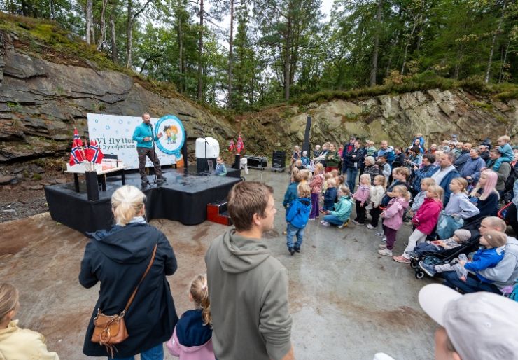 Seks meter høye tre-tenner til Kristiansand Dyrepark 6 meter Tre-tenner i ny Karius og Baktus-attraksjon