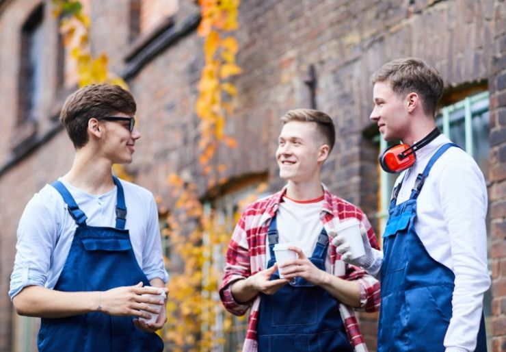 2025 lærlingundersøkelse Årets lærlingundersøkelse fra Utdanningsdirektoratet viser at de aller fleste lærlinger trives på arbeidsplassen, er motiverte for å lære – og ser lyst på veien videre i yrkesfaget sitt.