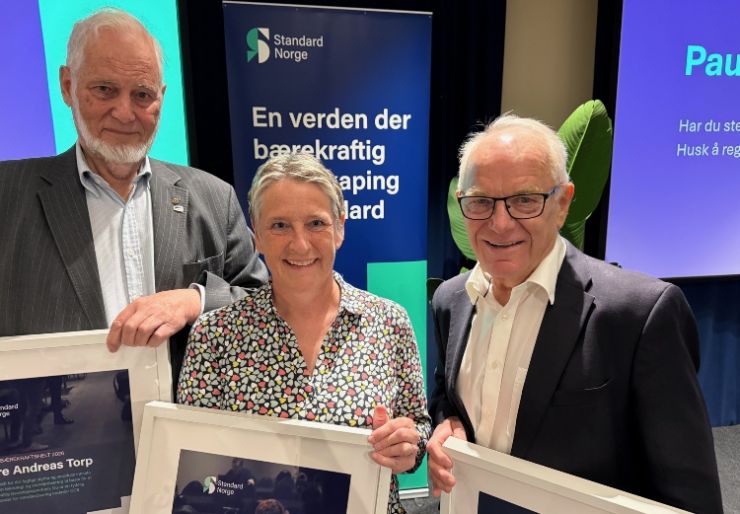 Steinar Helland, Tore Andreas Torp og Åse Høisæter får Standard Norges standardiseringspriser for 2026.  Prisene hedrer ekstraordinær innsats for standardisering, kunnskapsdeling og faglig utvikling