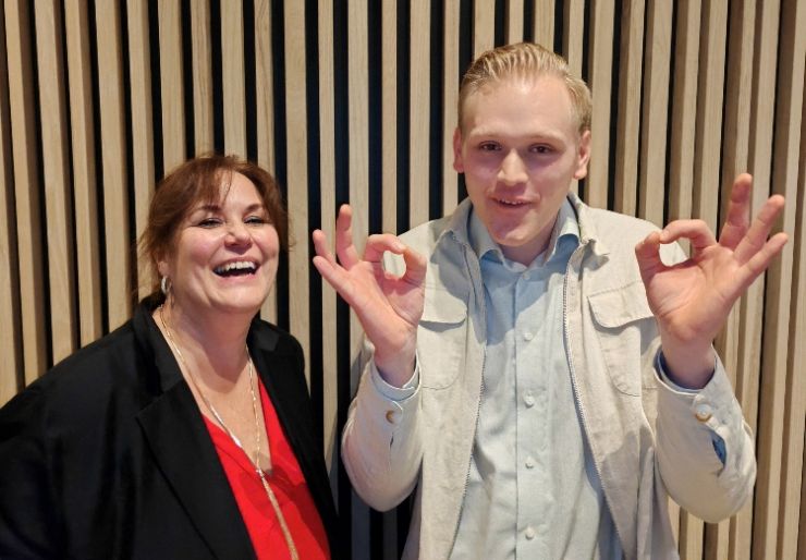 Marcus Bunæs fra Lysglimt Elektro på Sofiemyr, er en av elektrikerne seerne får følge i sesong 2 av «Elektrikerne» på Heim TV.