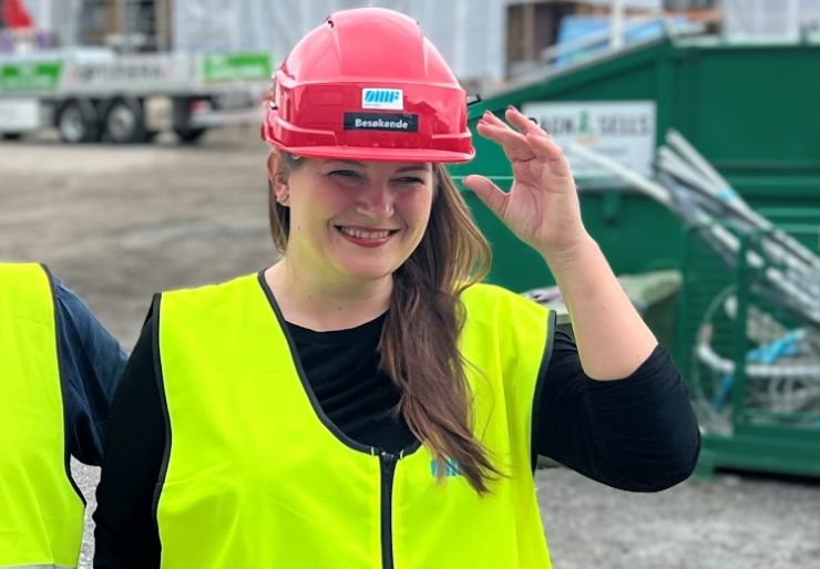 Næringsminister Cecilie Myrseth oppfordrer i et brev til offentlige oppdragsgivere om å bruke fremforhandlede og balanserte kontraktsstandarder i offentlige anskaffelser.