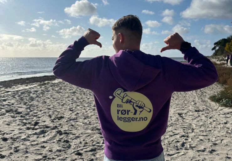 Rørleggerfaget holder seg blant ungdommens mest populære valg i 2026, og jenteandelen fortsetter å stige