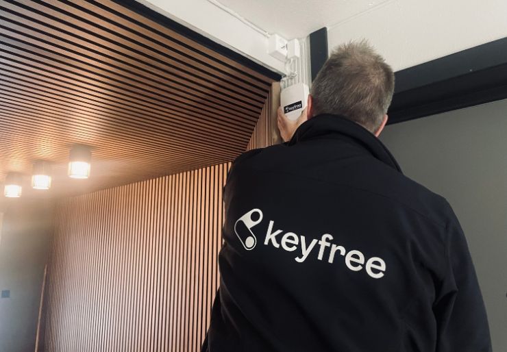 Nøkkelfri tilgang til idrettsanlegg Keyfree er en innovativ løsning som eliminerer behovet for tradisjonelle nøkler, ved å introdusere digital lås og nøkkelfri tilgang til idrettslagets hverdag.