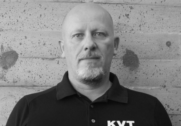 KVT System henter Jaran Bøen som ny daglig leder Jaran Bøen blir ny daglig leder i KVT System etter 15 år i Hey'di. Han får ansvar for å videreføre veksten og styrke selskapets posisjon som totalleverandør til proffmarkedet innen gulvoppbygging