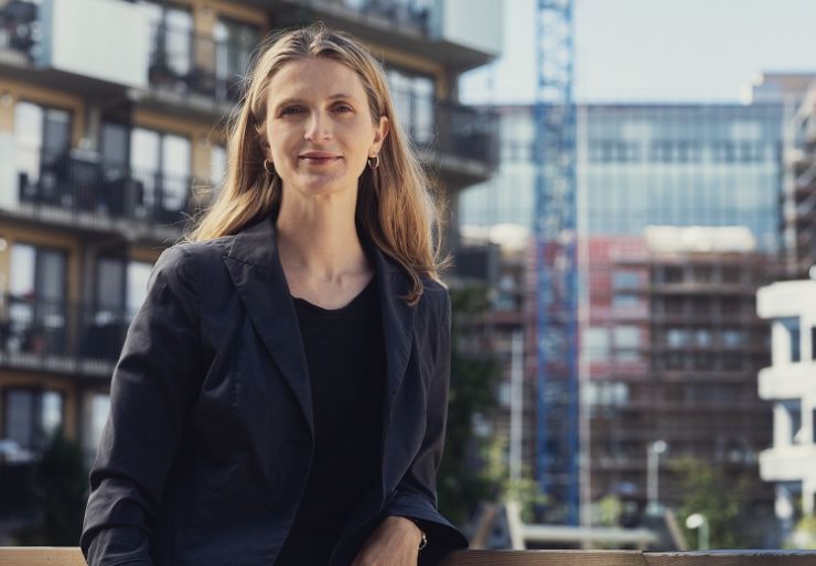 Folk forventer høye boligpriser tross renteøkningen Husholdningenes boligprisforventninger holder seg på et høyt nivå, til tross for at Norges Bank har hevet renten, viser NBBLs Boligmarkedsbarometer.