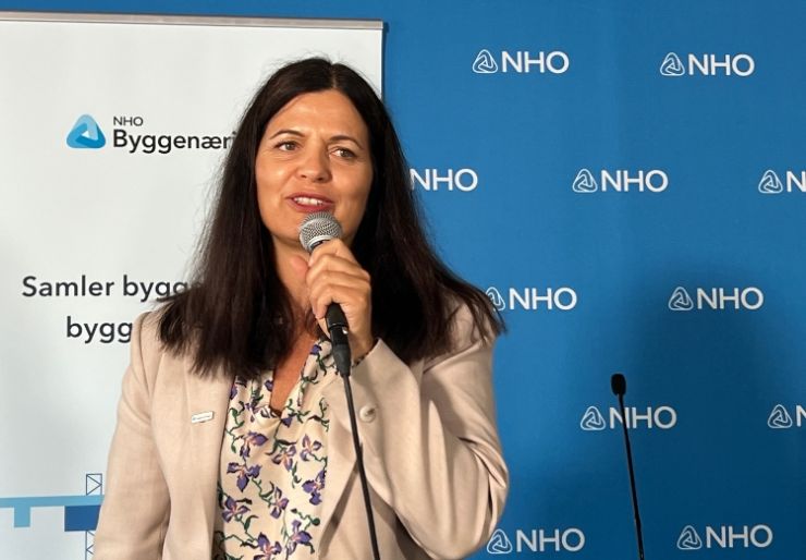 NHO krever grep for boligbygging NHO Byggenæringen mener boligbyggingen ikke kommer tilbake på et bærekraftig nivå gjennom rentelettelser alene. Organisasjonen etterlyser politiske tiltak som kan korte ned planprosessene, øke boligbyggingen og samtidig sikre at kompetanse og arbeidskraft