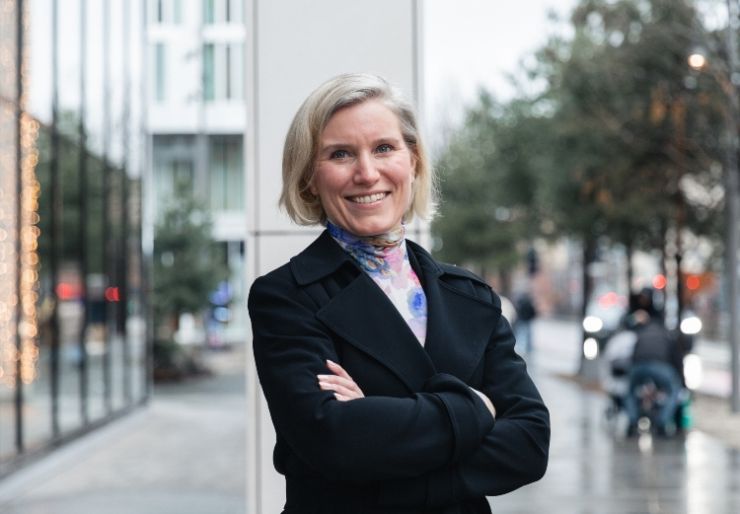 Med en karriere som spenner 24 år i COWI-konsernet, trer Birgit Farstad Larsen inn som ny administrerende direktør for COWI i Norge.  – Jeg ser frem til å levere løsninger som bidrar til at samfunnet når viktige klimamål