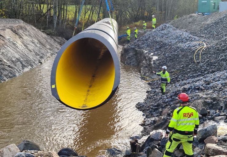 0 års erfaring styrker bruken av plast i VA-nettet Oslo kommune har tatt plastkummen Tegra 600 inn i VA-normen etter testing i et ordinært anleggsprosjekt. Kommunen åpner samtidig for større PP-rør på overvannsanlegg, mens erfaringer fra Oslo og Kristiansand peker på enklere håndtering, større fleksibilit