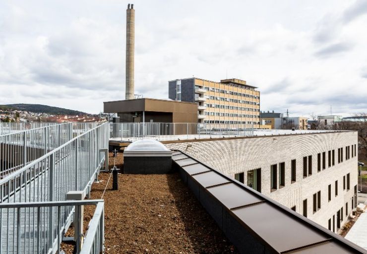 Oslo kommune, ved Oslobygg KF er byggherre for det nye legevaktsbygget i Oslo, som bygges på Aker sykehusområde i samarbeid med Oslo universitetssykehus.  Oslo Universitetssykehus (OUS) skal leie over halvpar