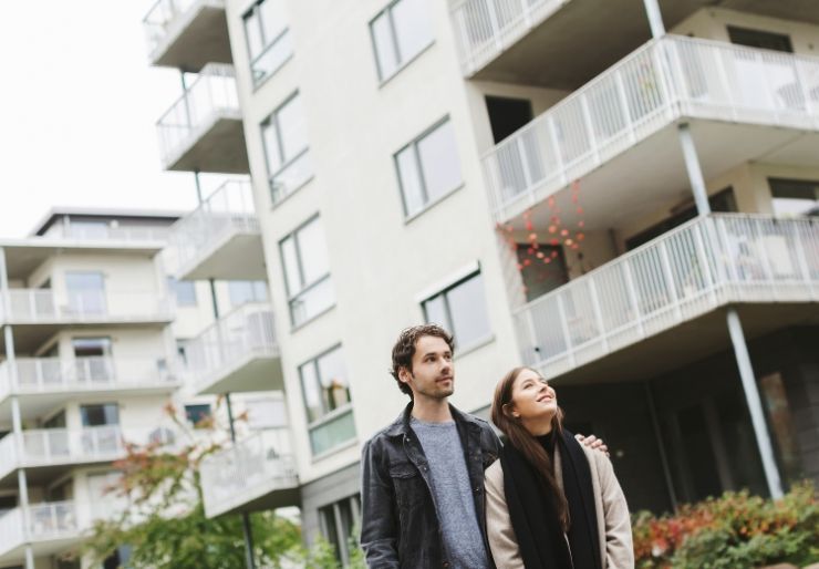 Boligbyggelagene vokser mens byggingen faller I et vanskelig boligmarked har boligbyggelagene økt medlemsmassen sin med 3,9 prosent hvert år siden 2019. – Boligbyggelagene har vært gode på å tilpasse seg nye tider, sier Bård Folke Fredriksen i NBBL. Stadig flere velger å melde seg inn i et boligbygg