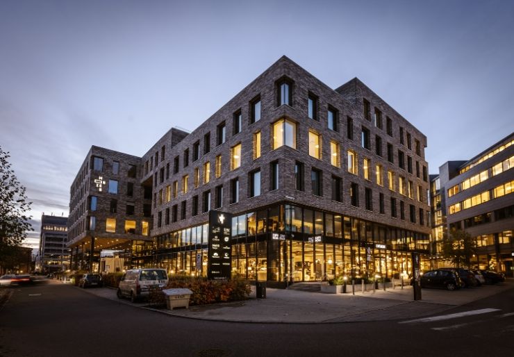 Entra: Eiendomsbransjen må bli mer datadrevet Entra har rullet ut et nytt energioppfølgingssystem i hele porteføljen på over 80 næringsbygg. Løsningen er utviklet sammen med Noova Energy Systems og skal samle energi-, areal- og driftsdata på tvers av bygg og tekniske systemer.