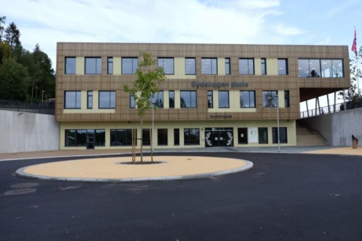 Norges første svanemerkede skole åpnet|Norske Byggeprosjekter Sydskogen skole i Røyken kommune er Norges første svanemerkede skole