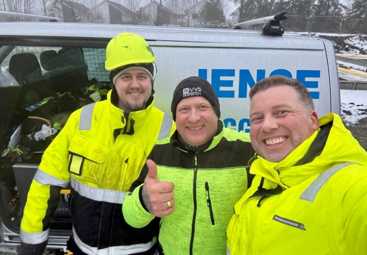 Direktøren ville lære mer – dro ut som lærling En spontan og litt tøff kommentar rundt julebordet hjemme ble starten på et uvanlig grep i rørbransjen. I stedet for flere møter, flere presentasjoner og flere vanlige kundebesøk, bestemte Thorn Fredrik Hemsen, administrerende direktør i Armaturjonsson,