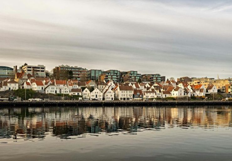 Stavanger først med automatiske byggesaksvedtak Stavanger først med automatiske byggesaksvedtak Stavanger er første kommune i Norge som har tatt i bruk automatisk vedtak for enkelte byggesøknader. Først ut er rehabilitering av skorstein, og det første automatiserte vedtaket tok 50 sekunder fra søknaden