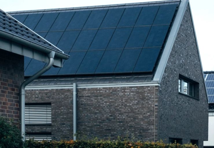 EL-PROFFEN Solceller på borettslag og sameier Solenergi bidrar til lavere kostnader siden det reduserer andelen energi som kjøpes fra nettet.