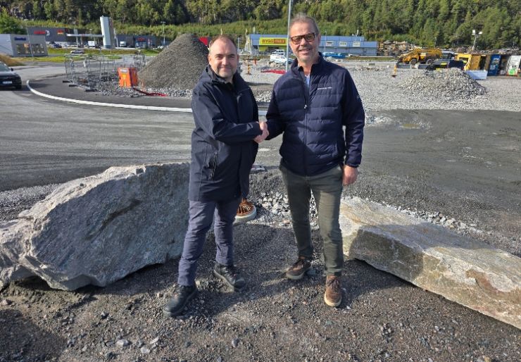 Betonmast bygger bilanlegg for Nardo Bil i Kristiansund Betonmast Røsand skal bygge ny bilbutikk og karosseriverksted for Nardo Bil i Kristiansund. Anlegget blir på rundt 3 500 kvadratmeter og skal romme salg, service, karosseri, lakkering og dekkhotell.
